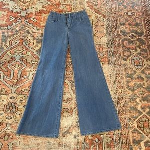 Adorable high waisted vintage wide leg flared denim jeans.  On trend!  So HOT!